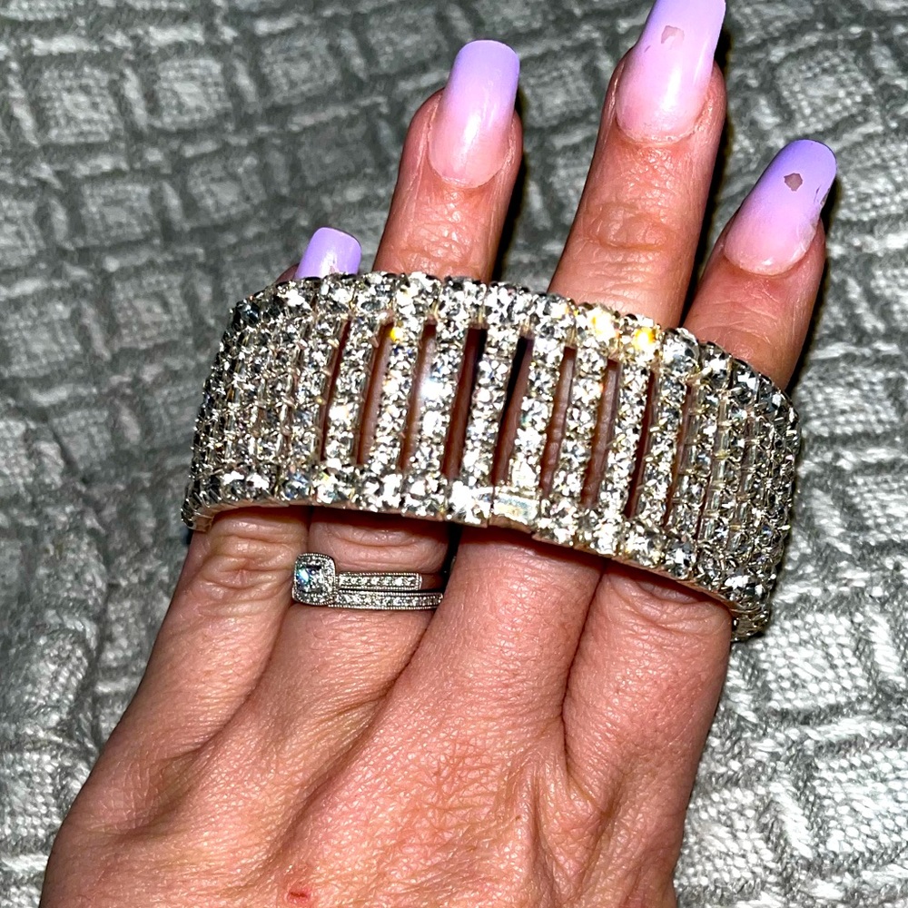 Adjustable blingy cuff bracelet